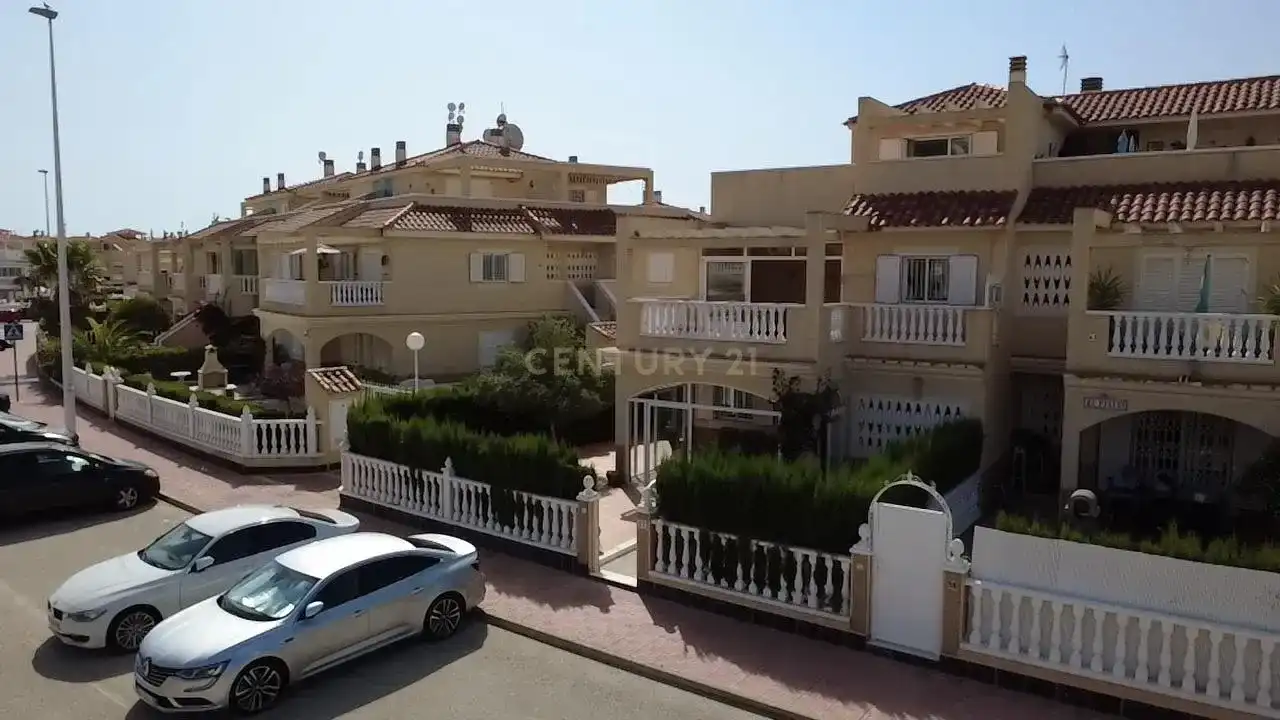 Vista exterior de Casa adosada en venta en Orihuela con Aire acondicionado, Jardín privado y Trastero