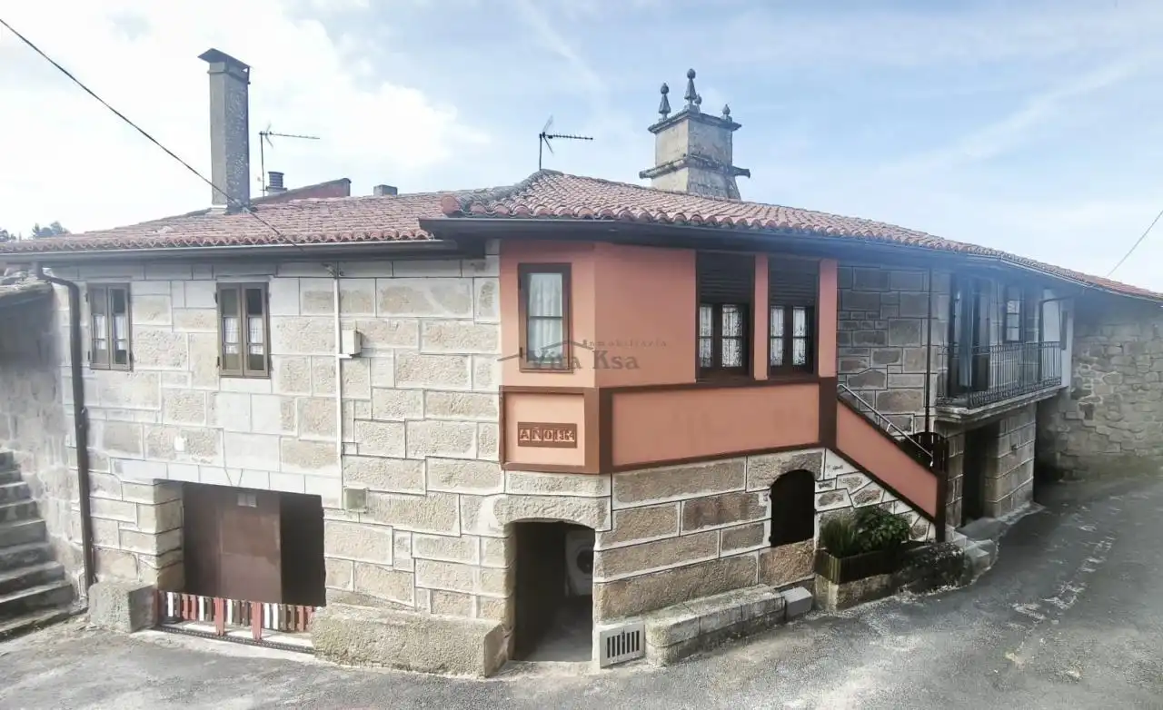 Casa rústica con terraza en venta en LUGAR DE PICORNIO