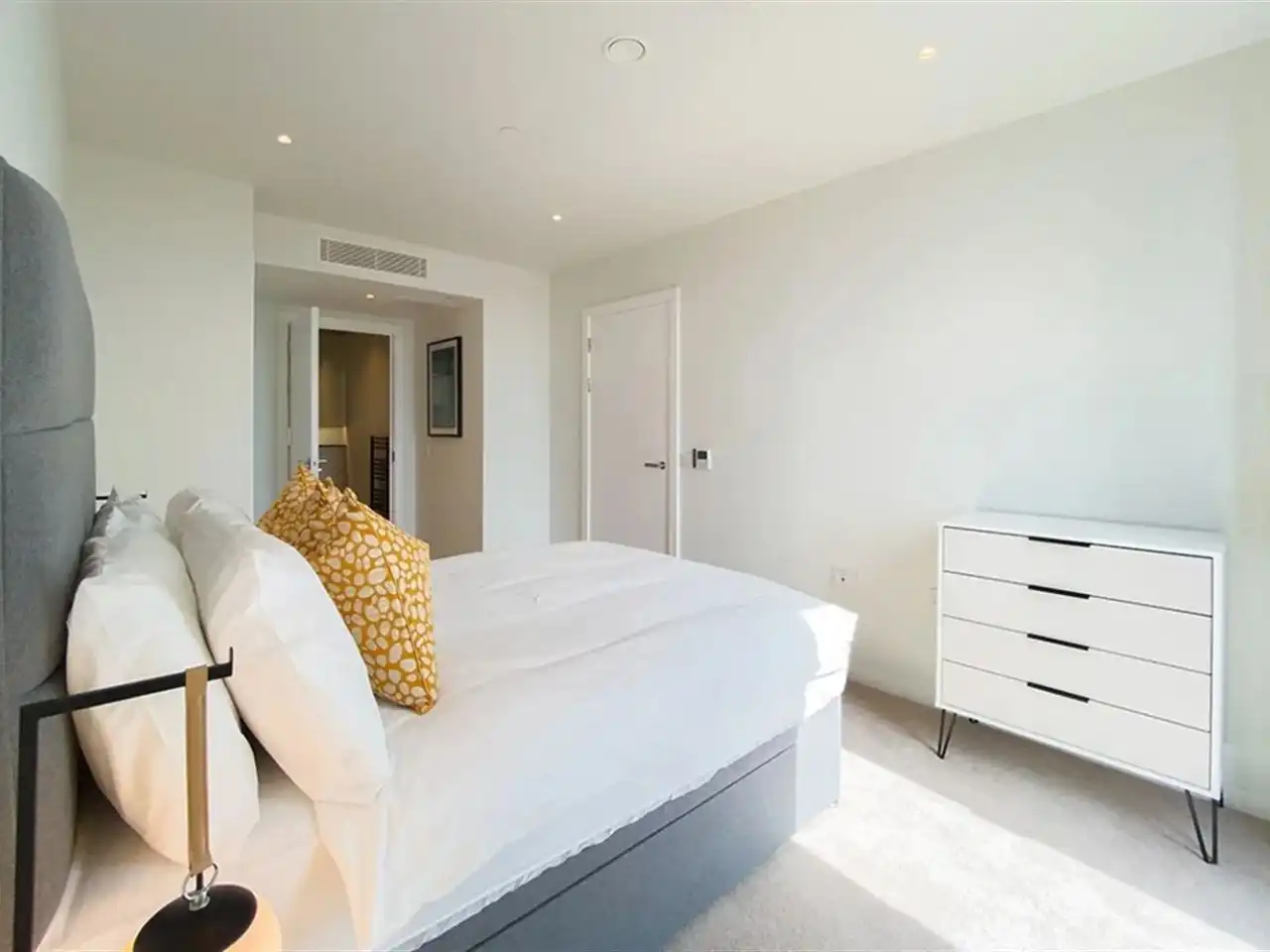 Bedroom of Apartments for share in Casco Antiguo