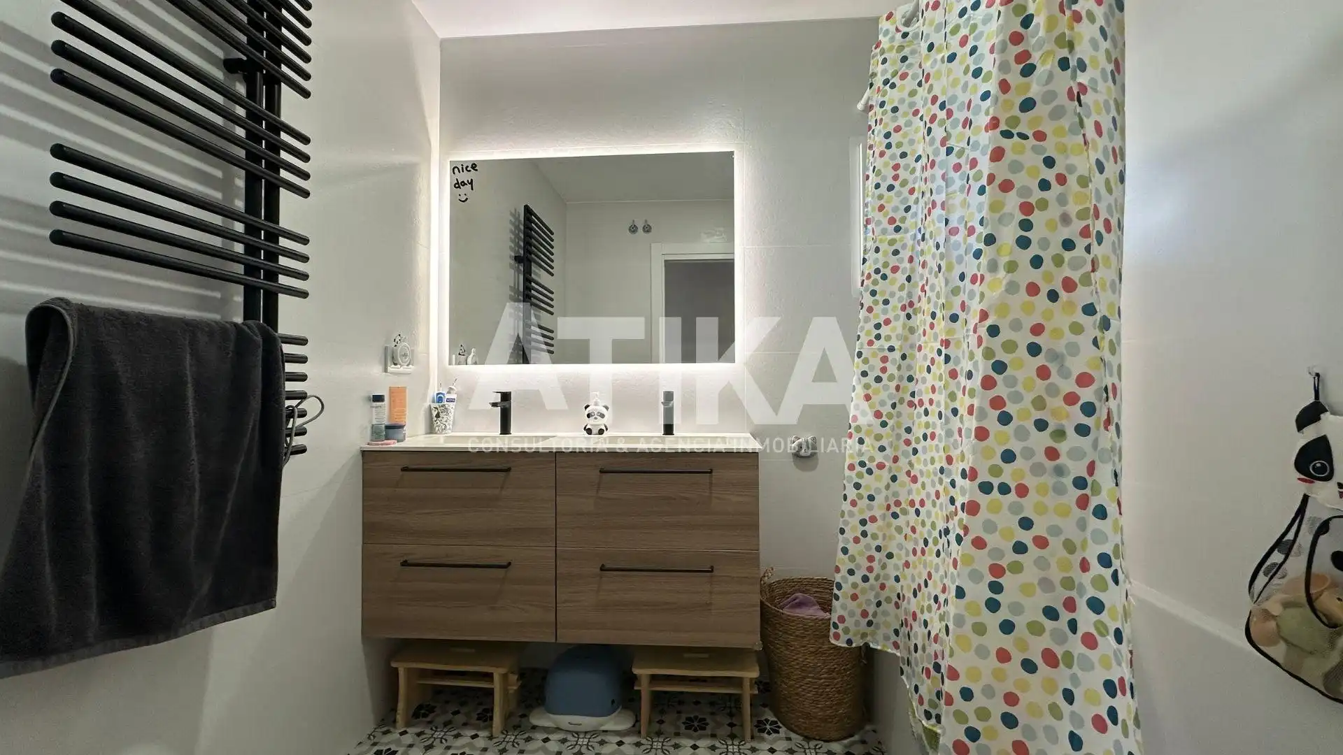 Bathroom of Houses for sale in Ontinyent  with Air Conditioner, Private garden and Parquet flooring