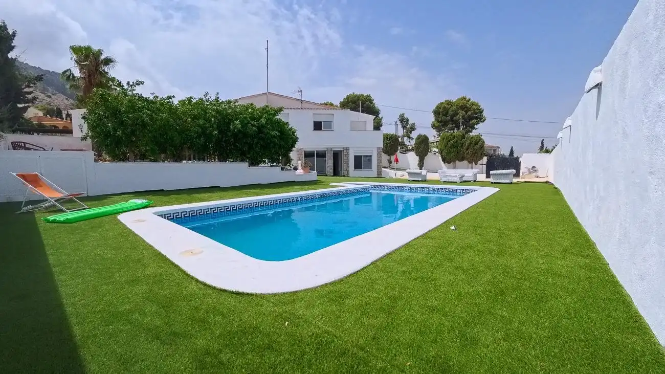 Schwimmbecken von Haus oder Chalet zur Miete in L'Alfàs del Pi mit Klimaanlage, Privatgarten und Abstellraum