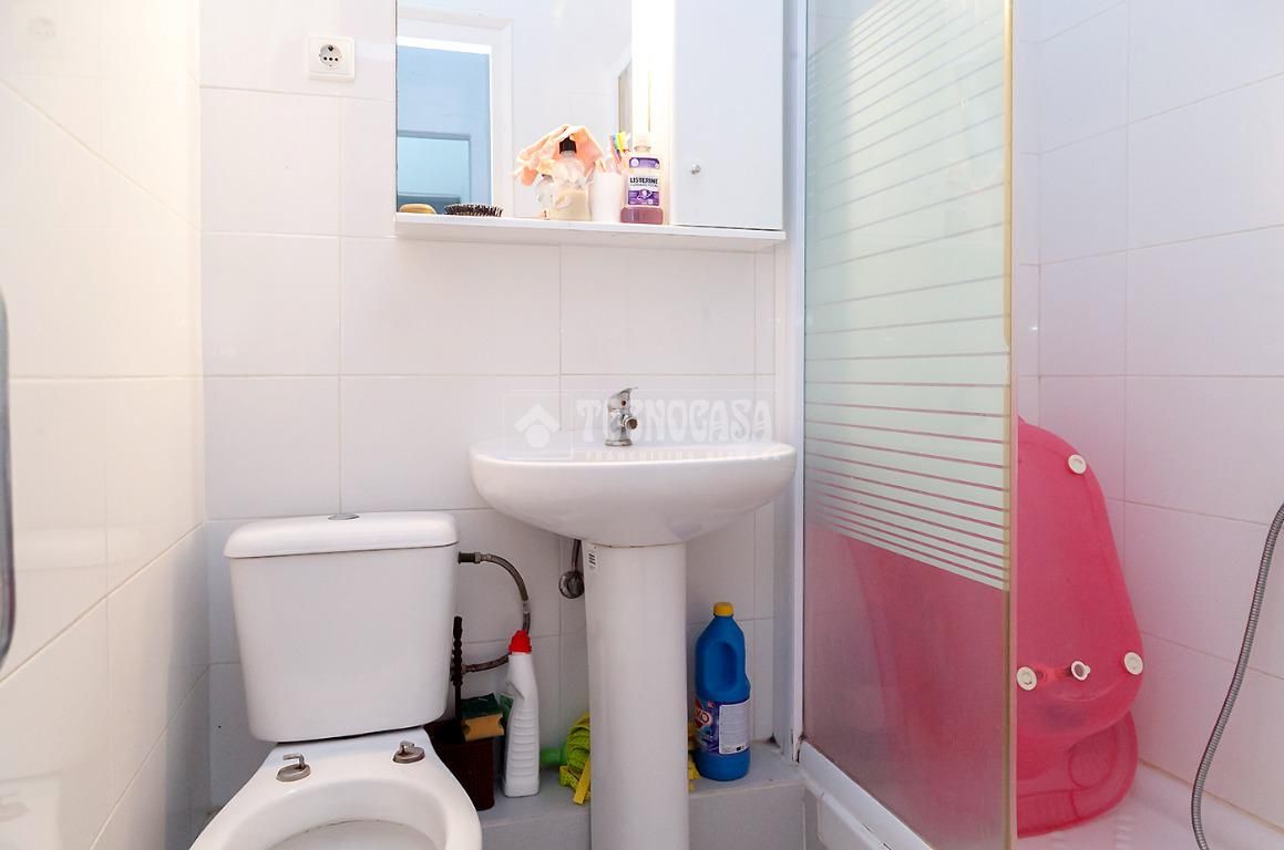 Bathroom of Flat for sale in Badalona