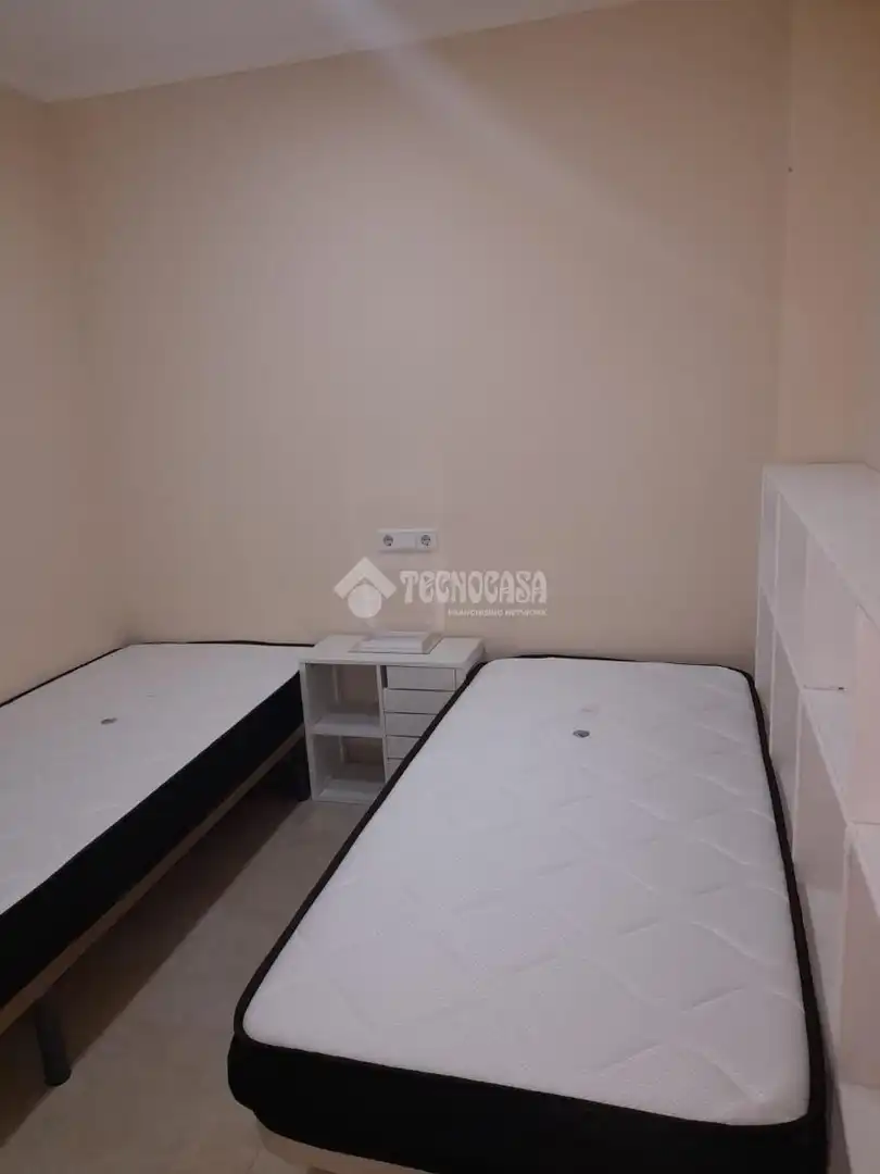 Bedroom of Flat for sale in Valencia