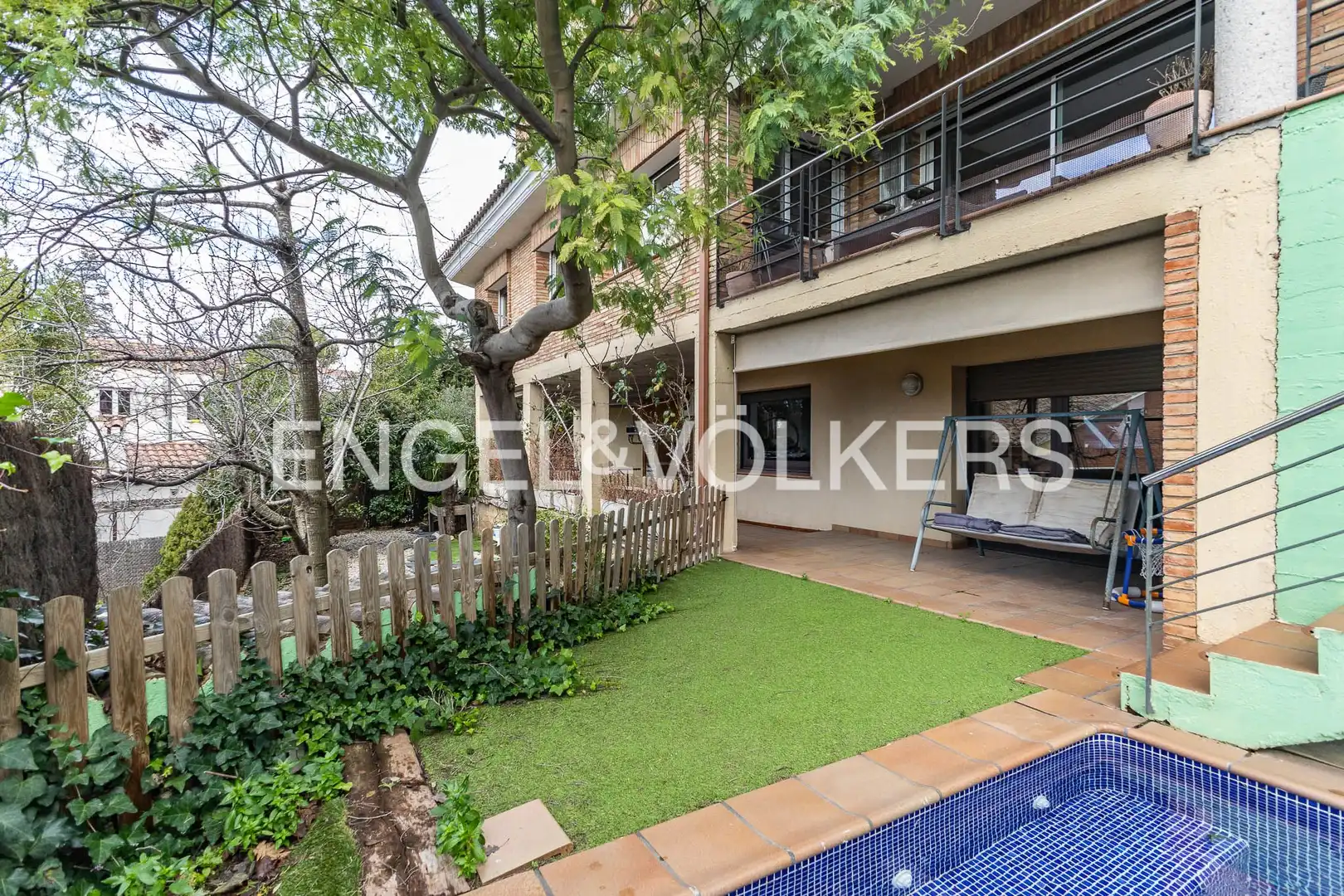 Exterior view of Houses for sale in Sant Cugat del Vallès  with Air Conditioner, Heating and Private garden