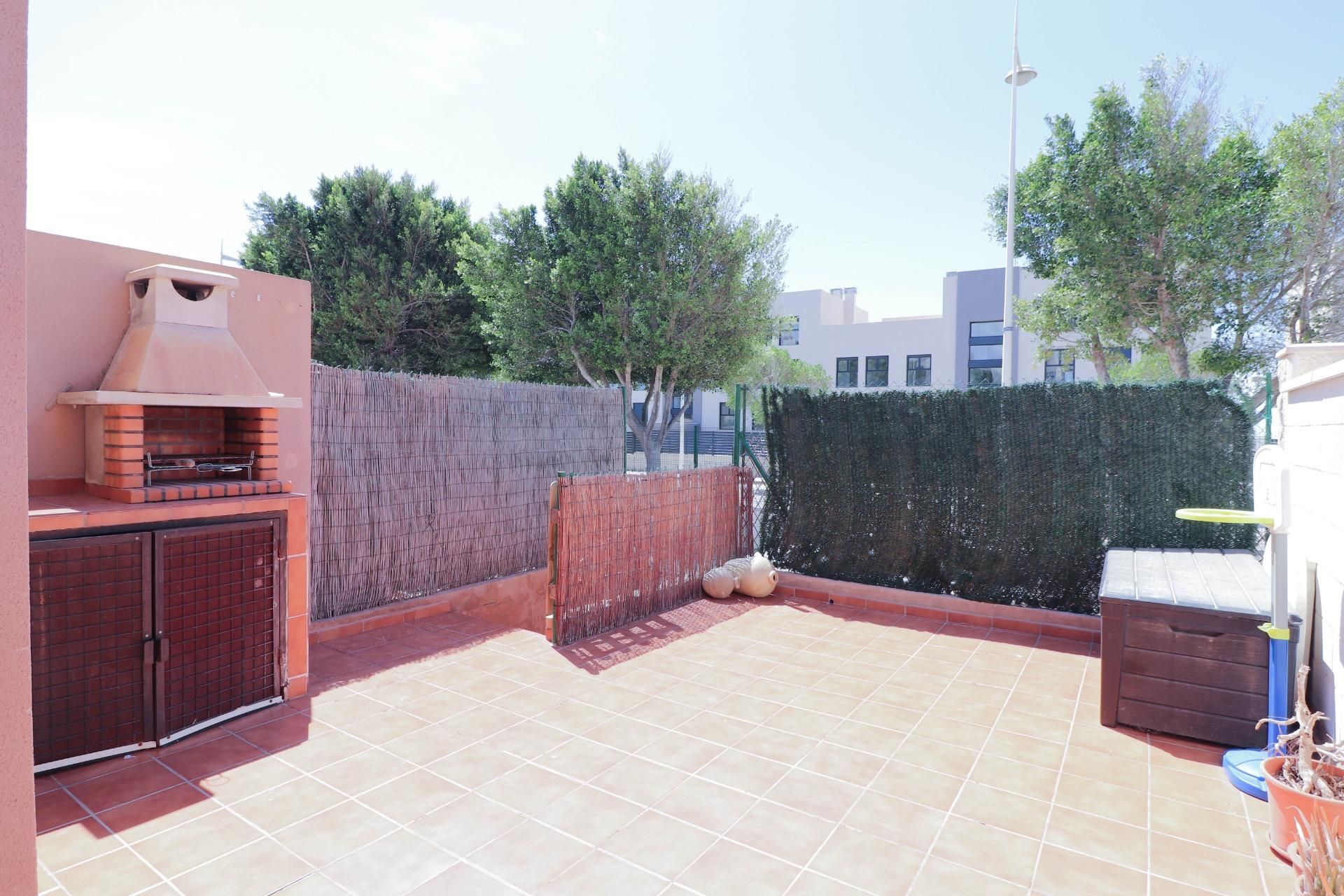 Jardí de Casa adosada en venda en  Almería Capital amb Aire condicionat, Terrassa i Traster