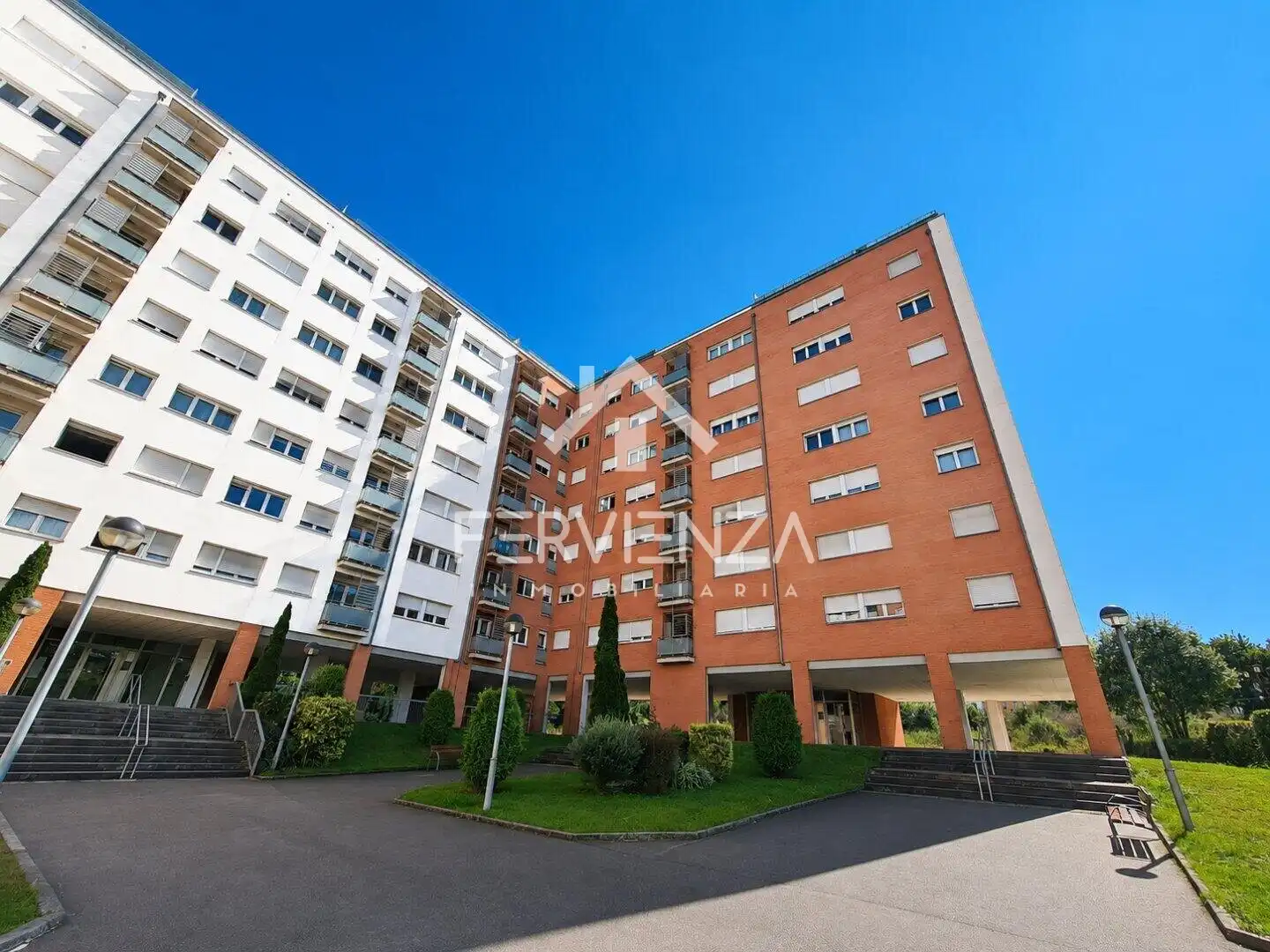 Vista exterior de Piso en venta en Oviedo 