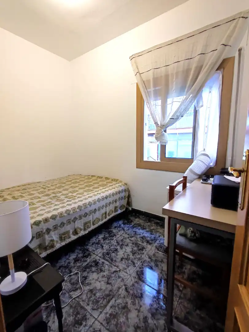 Habitación de Piso en venta en Badalona con Aire acondicionado, Calefacción y Horno