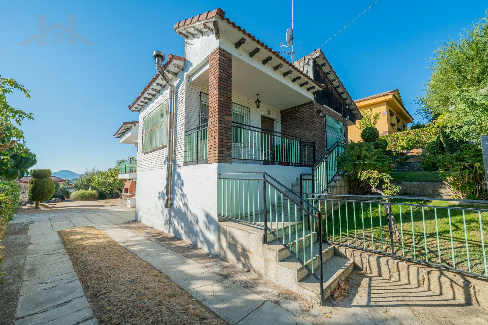 Exterior view of House or chalet for sale in El Tiemblo   with Heating, Private garden and Terrace