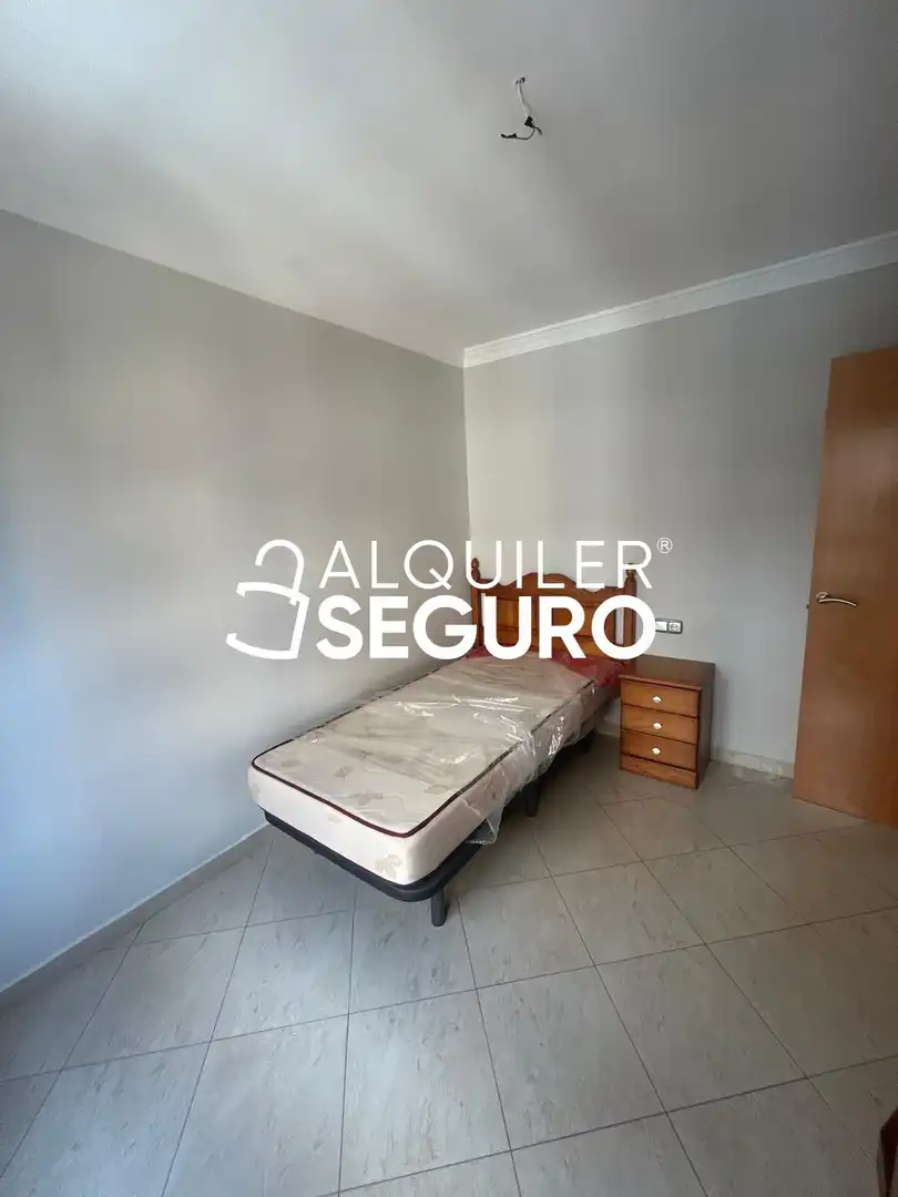 Dormitori de Pis de lloguer en Granada amb Aire condicionat, Calefacció i Terrassa