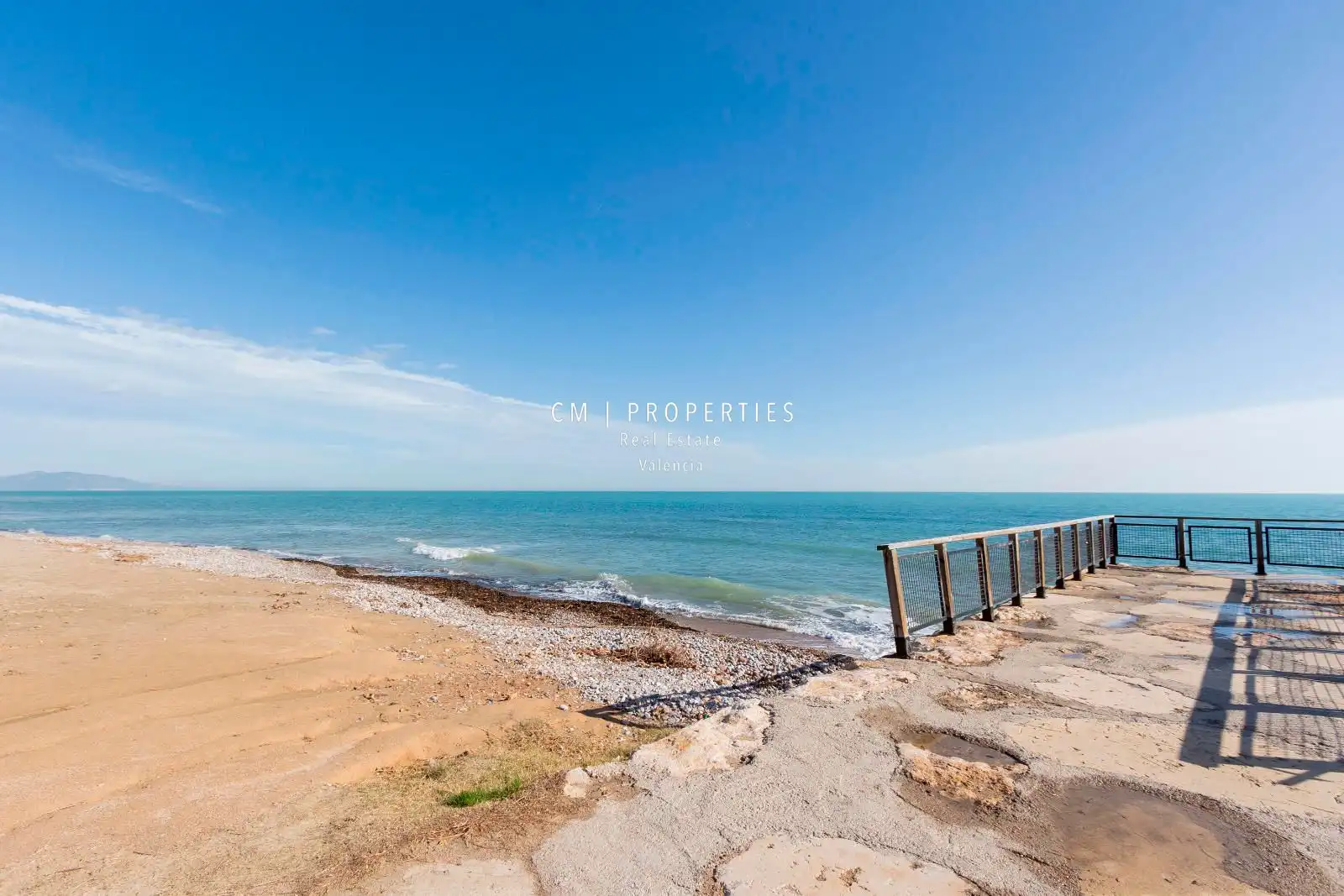 Vista exterior de Pis en venda en Oropesa del Mar / Orpesa amb Aire condicionat, Piscina i Moblat