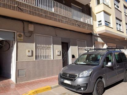 Vista exterior de Casa o xalet en venda en Guardamar del Segura amb Aire condicionat, Calefacció i Jardí privat