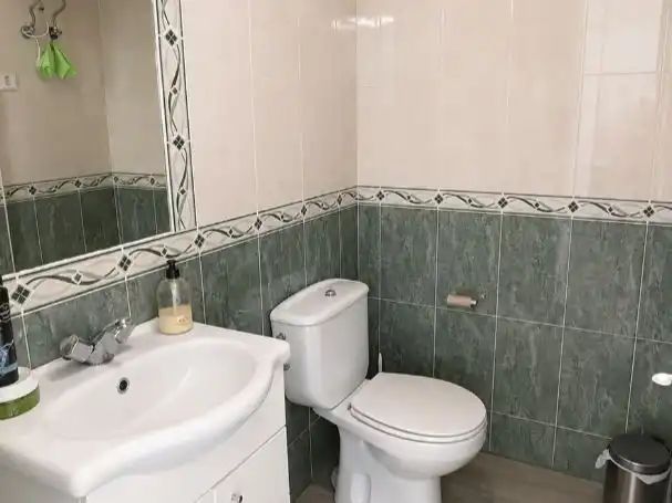 Badezimmer von Geschaftsraum zur Miete in Paracuellos de Jarama mit Klimaanlage und Heizung