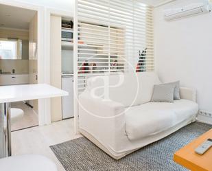 Living room of Flat to rent in  Madrid Capital  with Air Conditioner, Heating and Furnished