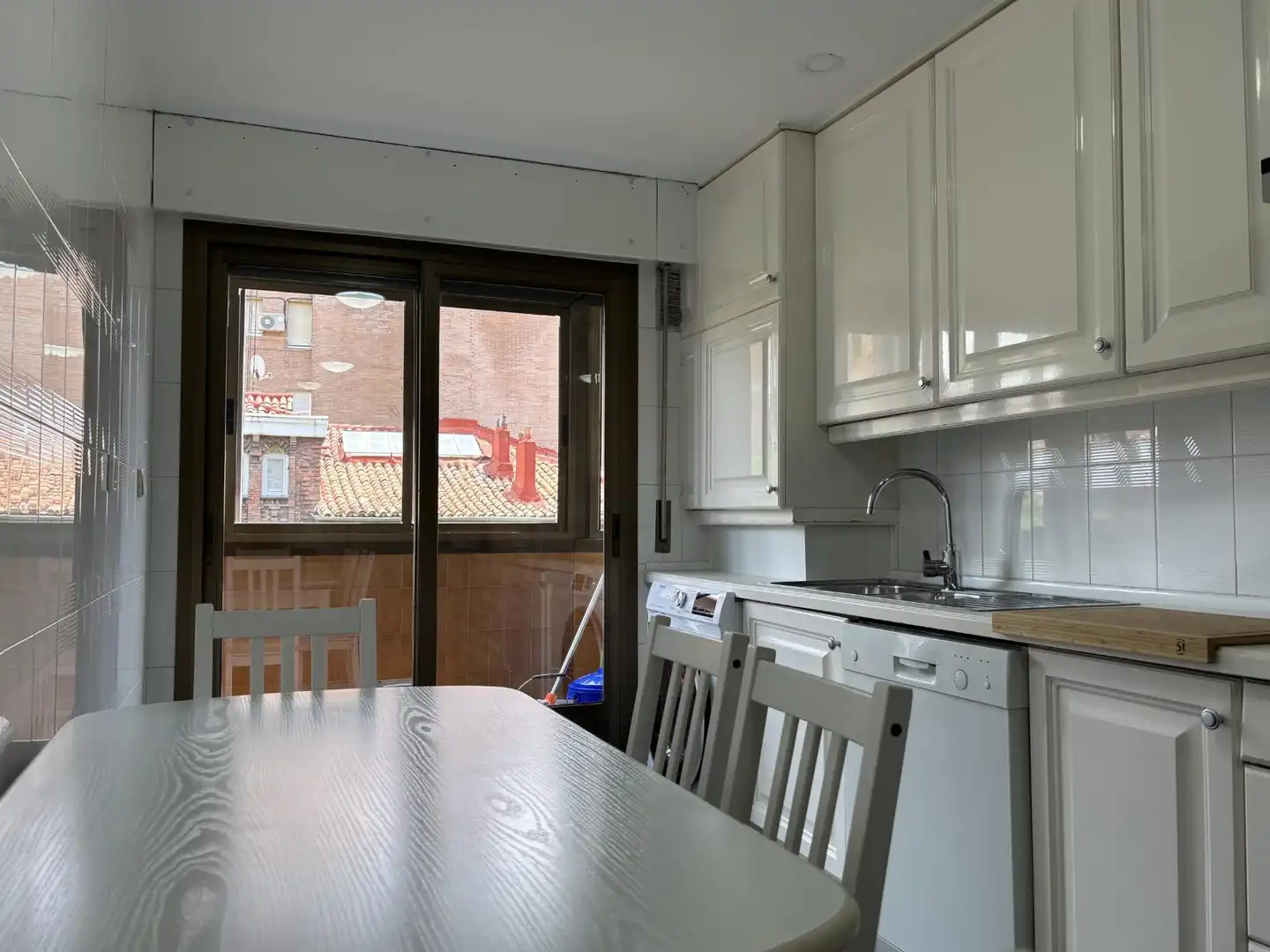 Kitchen of Flat for rent in Madrid  with Air Conditioner, Heating and Parquet flooring