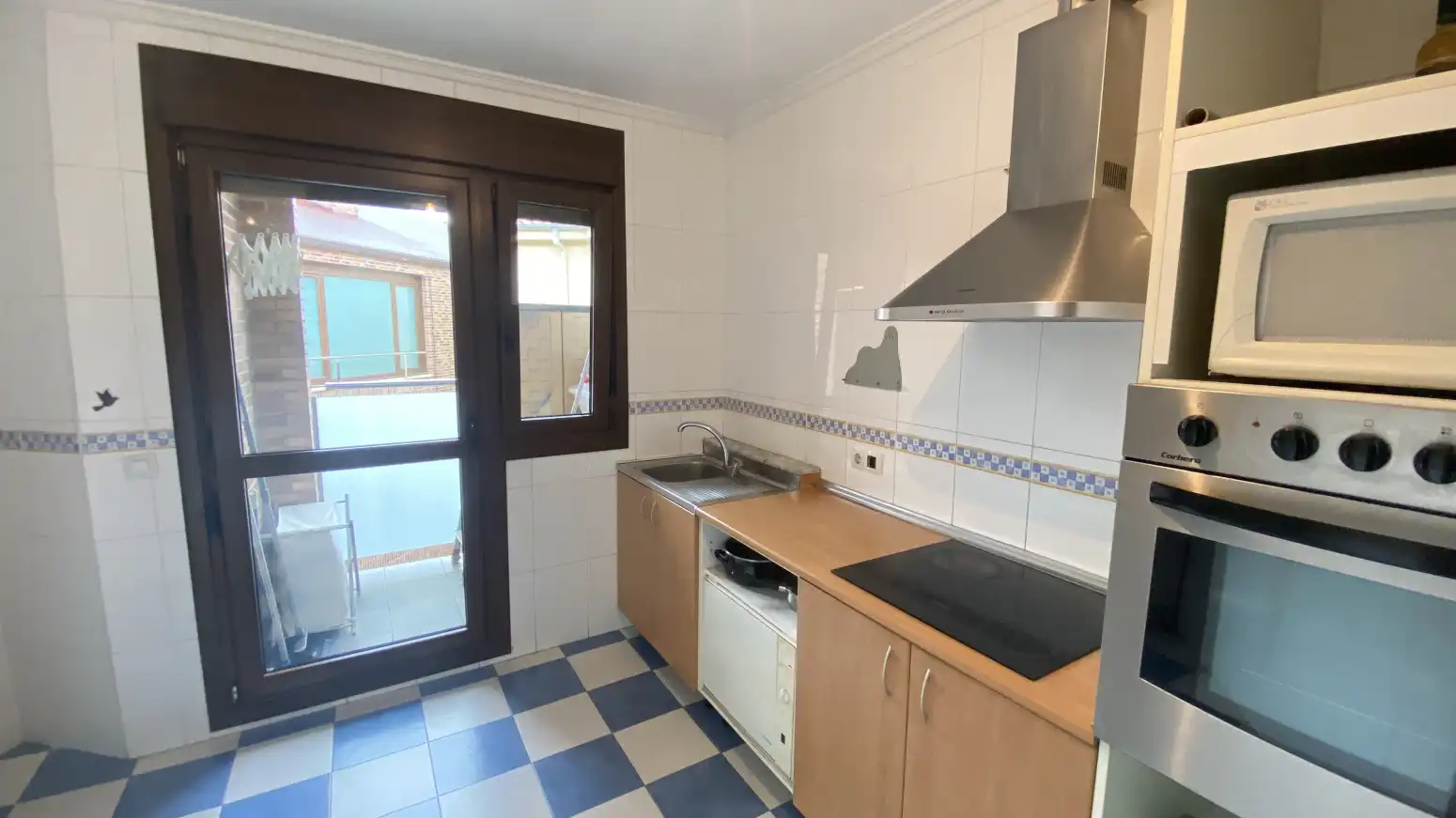 Küche von Wohnung zum Verkauf in Los Corrales de Buelna  mit Heizung, Parkett und Möbliert
