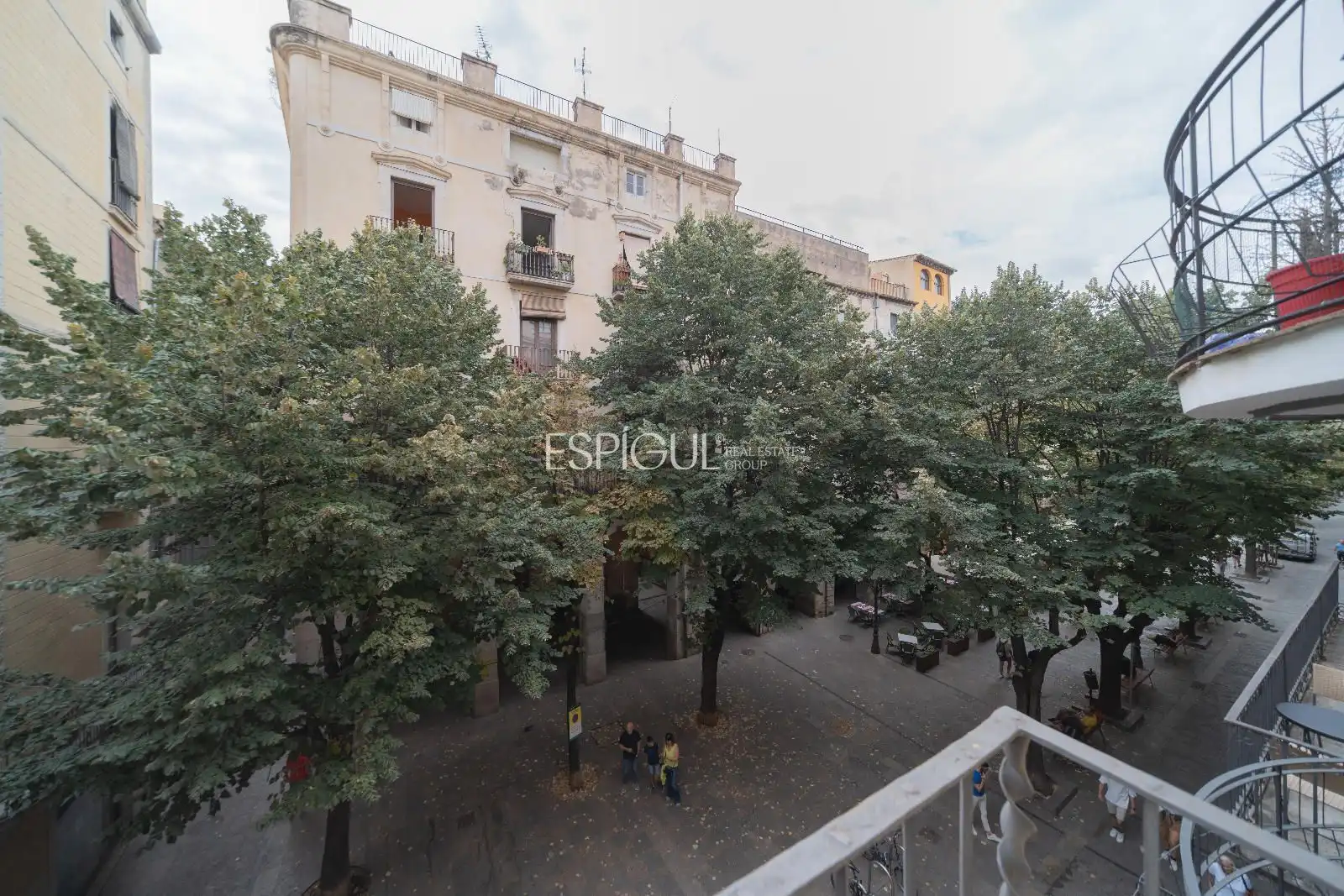 Vista exterior de Edifici en venda en Girona