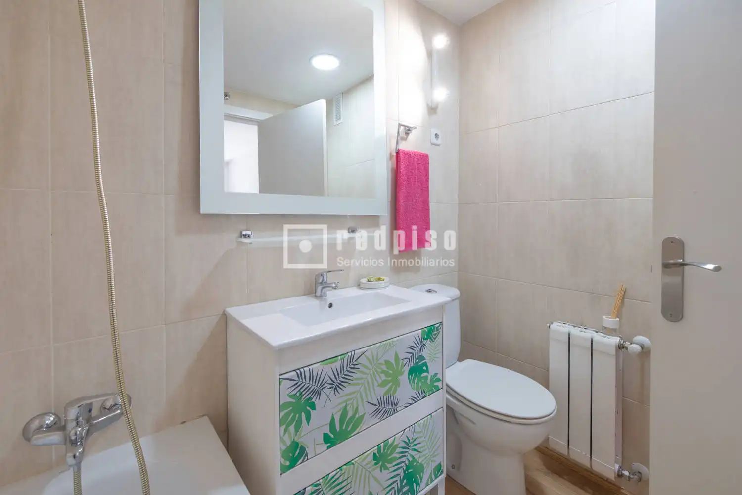 Bathroom of Flat for sale in Madrid  with Air Conditioner, Heating and Private garden