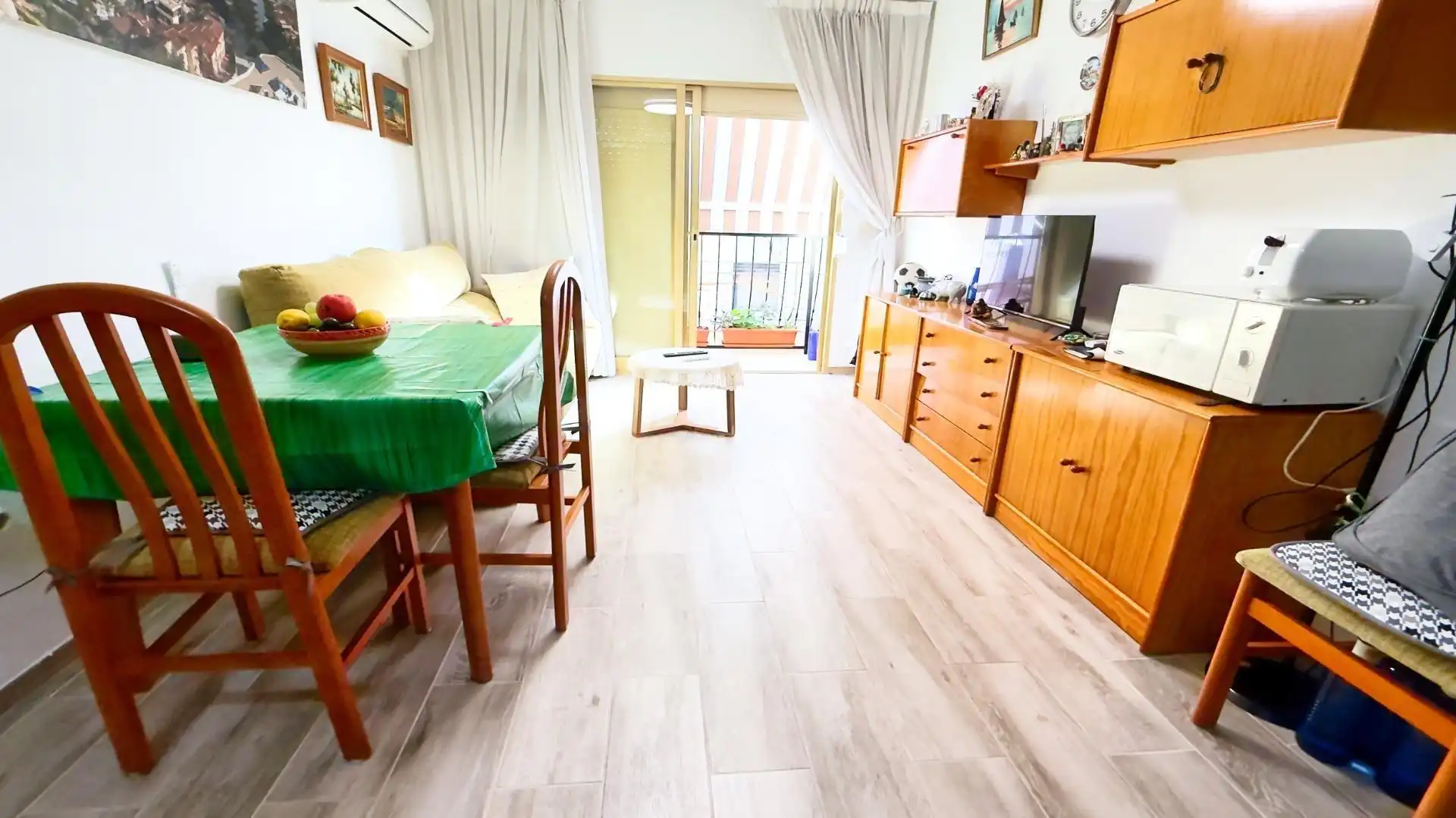 Sala d'estar de Pis en venda en Benidorm amb Moblat i Balcó