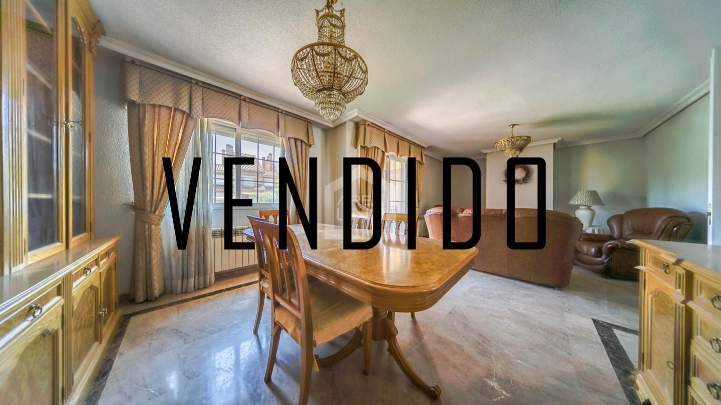 Comedor de Casa adosada en venta en Villaviciosa de Odón con Calefacción, Jardín privado y Parquet