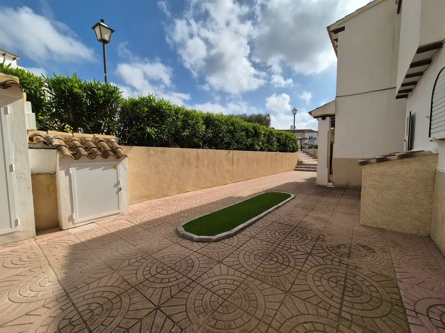 Vista exterior de Casa o chalet en venta en San Miguel de Salinas con Terraza y Piscina