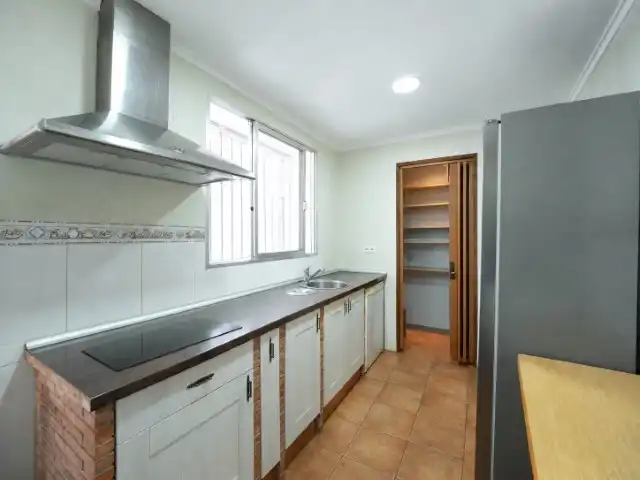 Cuina de Casa o xalet en venda en Paterna amb Jardí privat i Terrassa