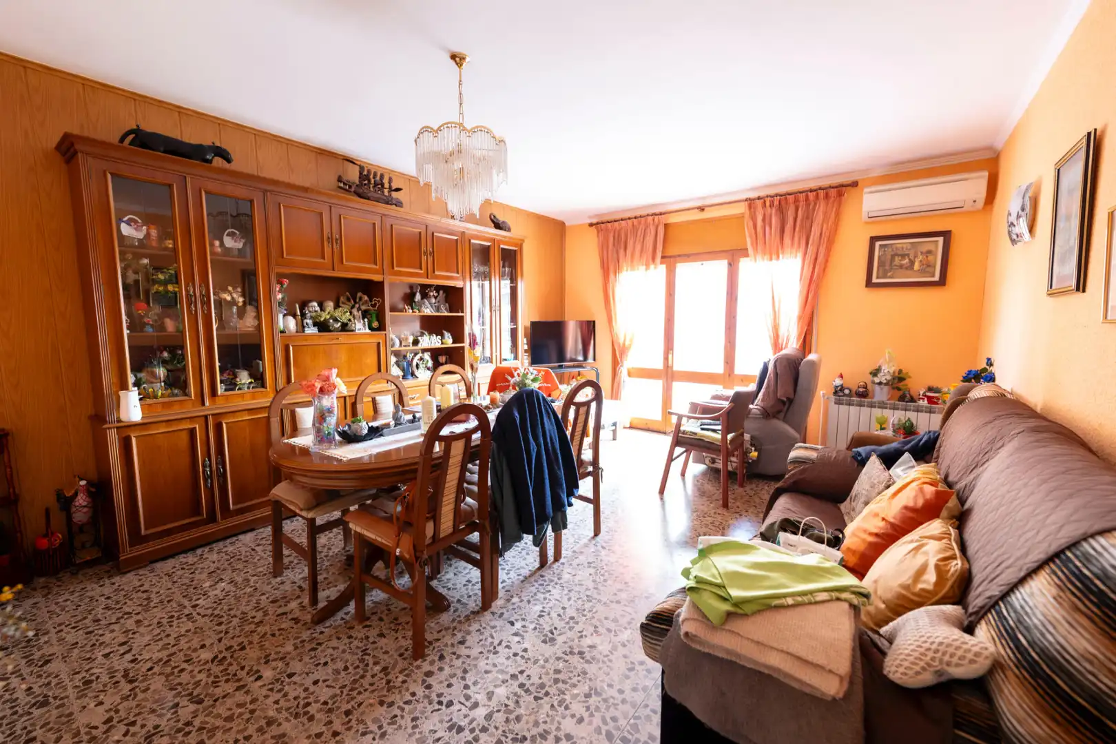 Sala de estar de Casa adosada en venta en Vilanova del Camí con Aire acondicionado, Calefacción y Terraza