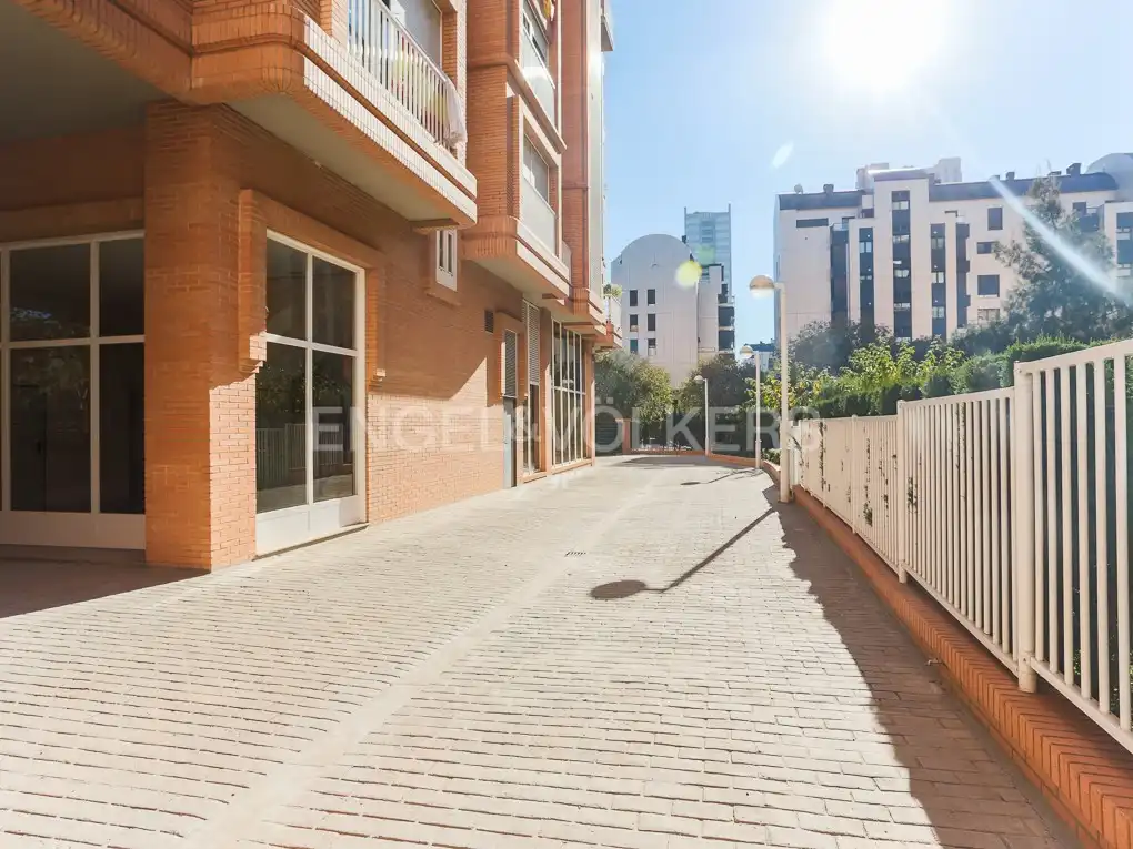Vista exterior de Àtic de lloguer en Valencia amb Aire condicionat, Calefacció i Parquet