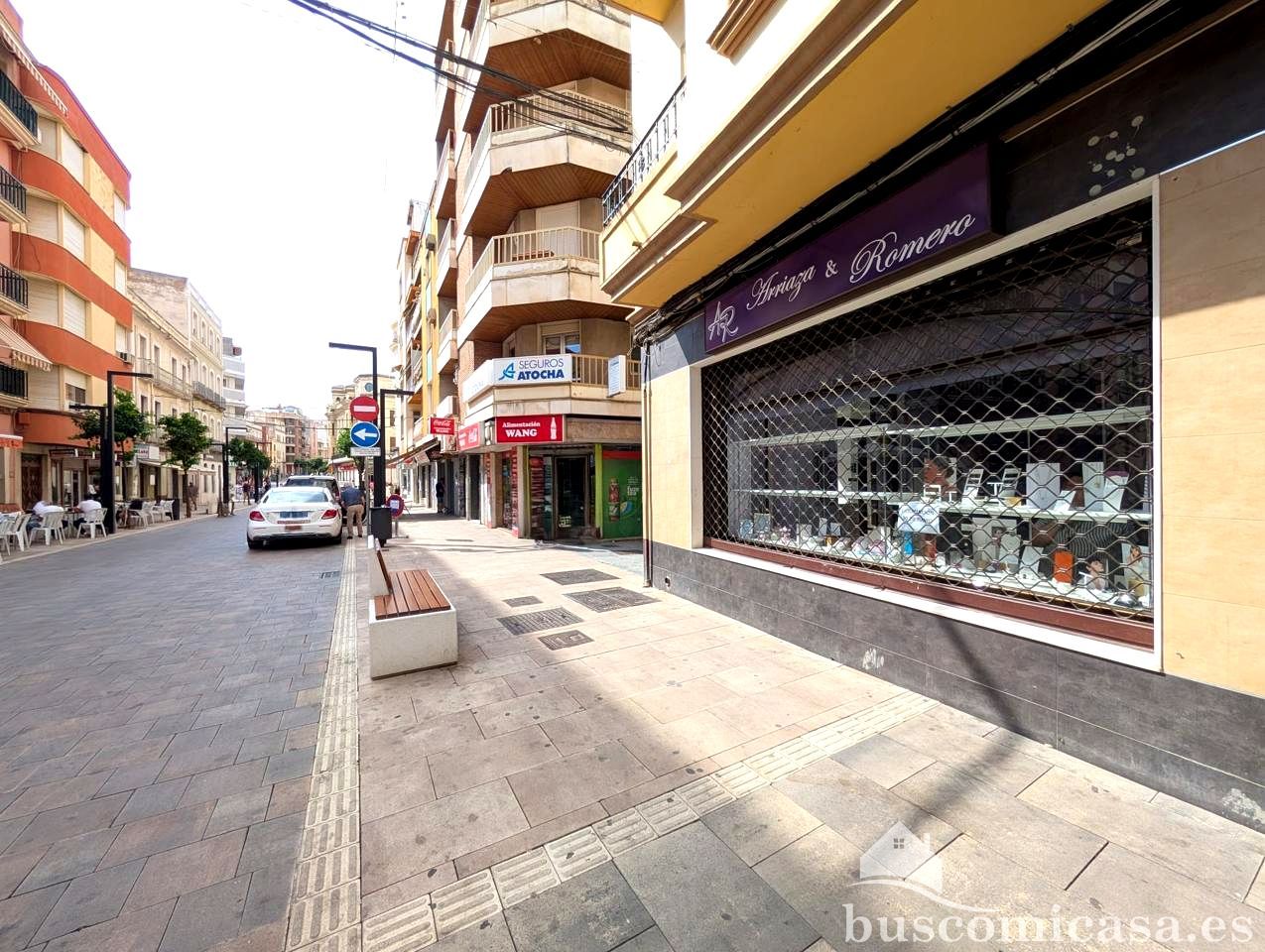 Vista exterior de Local en venta en Linares