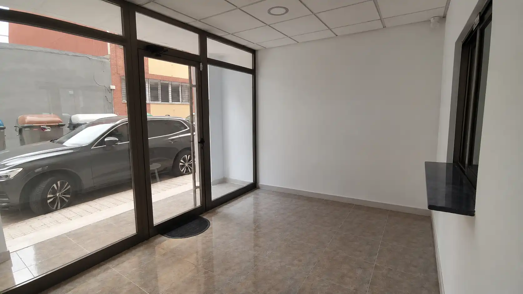 Local comercial de lloguer a Plaza Xúquer
