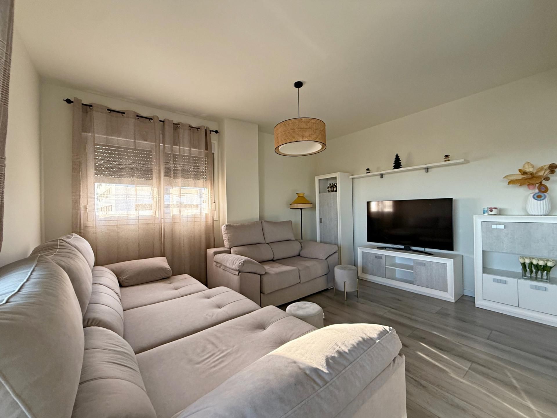 Living room of Flat for sale in  Sevilla Capital  with Air Conditioner, Private garden and Terrace