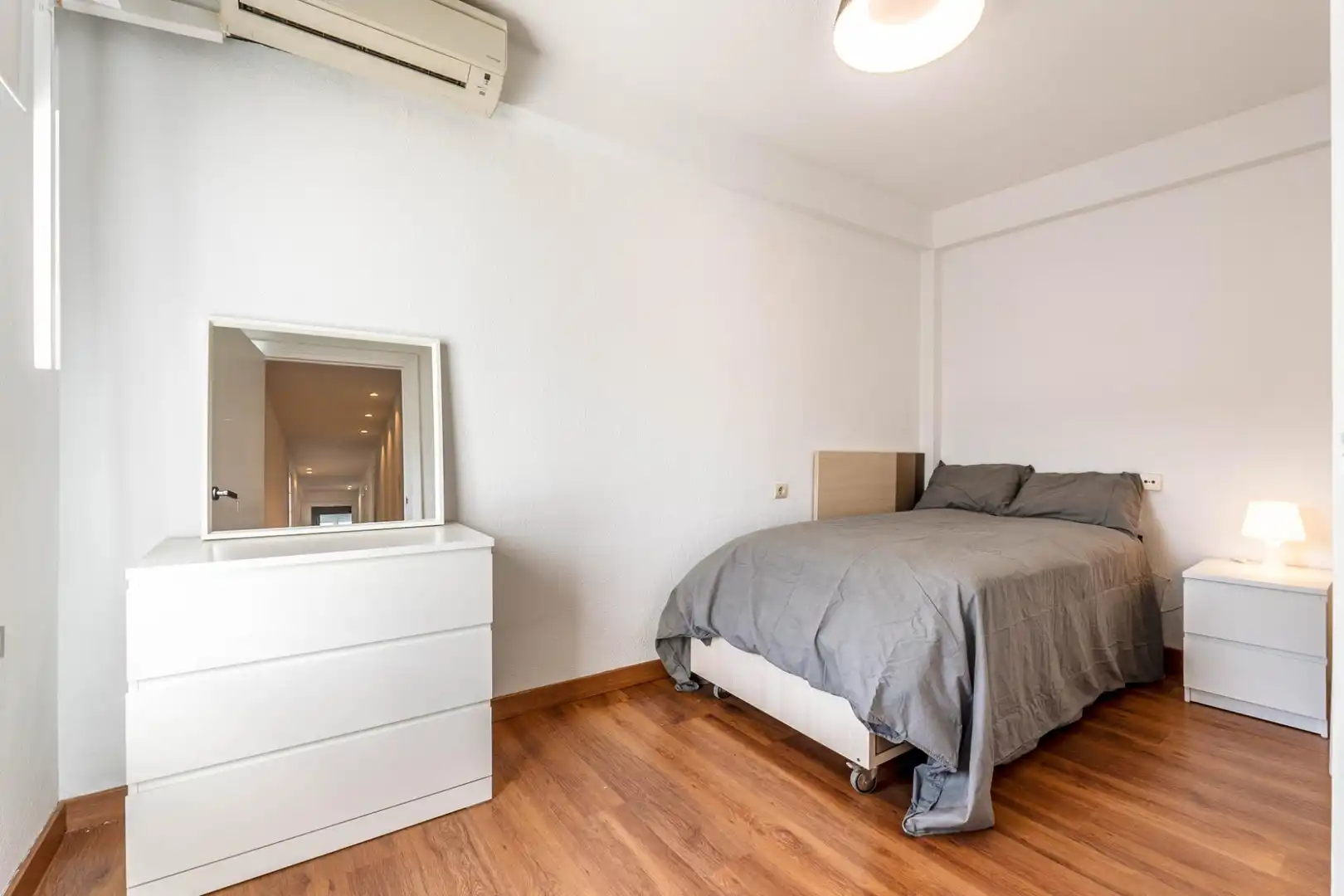 Schlafzimmer von Wohnung zur untervermieten in Granada mit Klimaanlage und Heizung