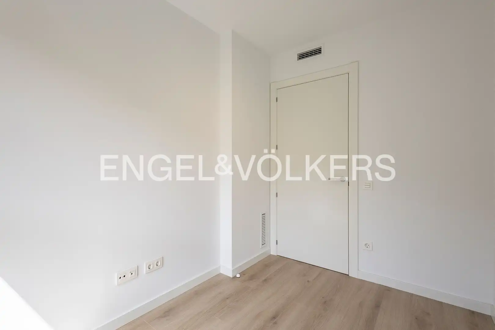 Wohnung zur Miete in Esplugues de Llobregat mit Klimaanlage, Heizung und Parkett