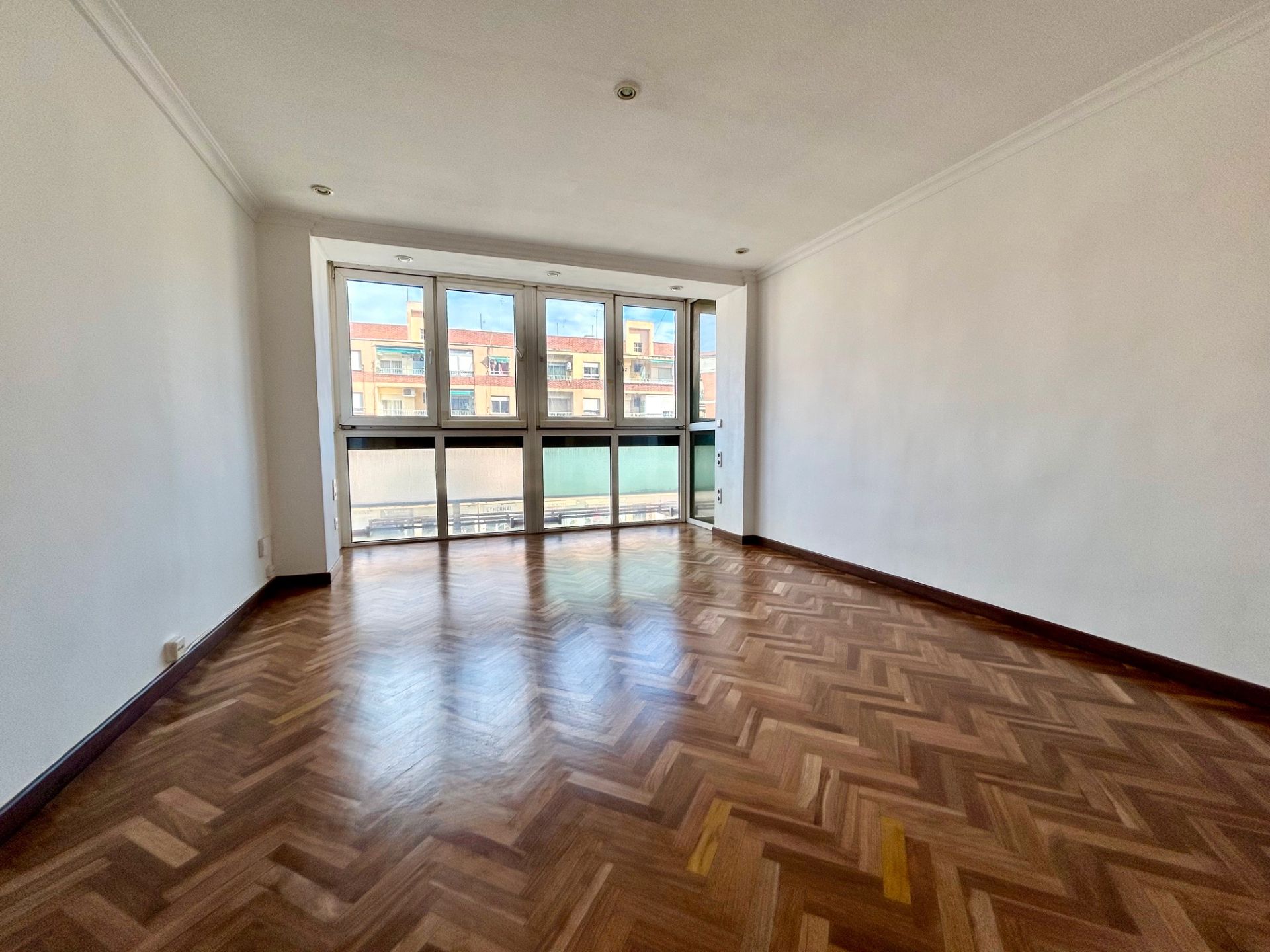 Living room of Flat for sale in  Valencia Capital  with Parquet flooring and Oven