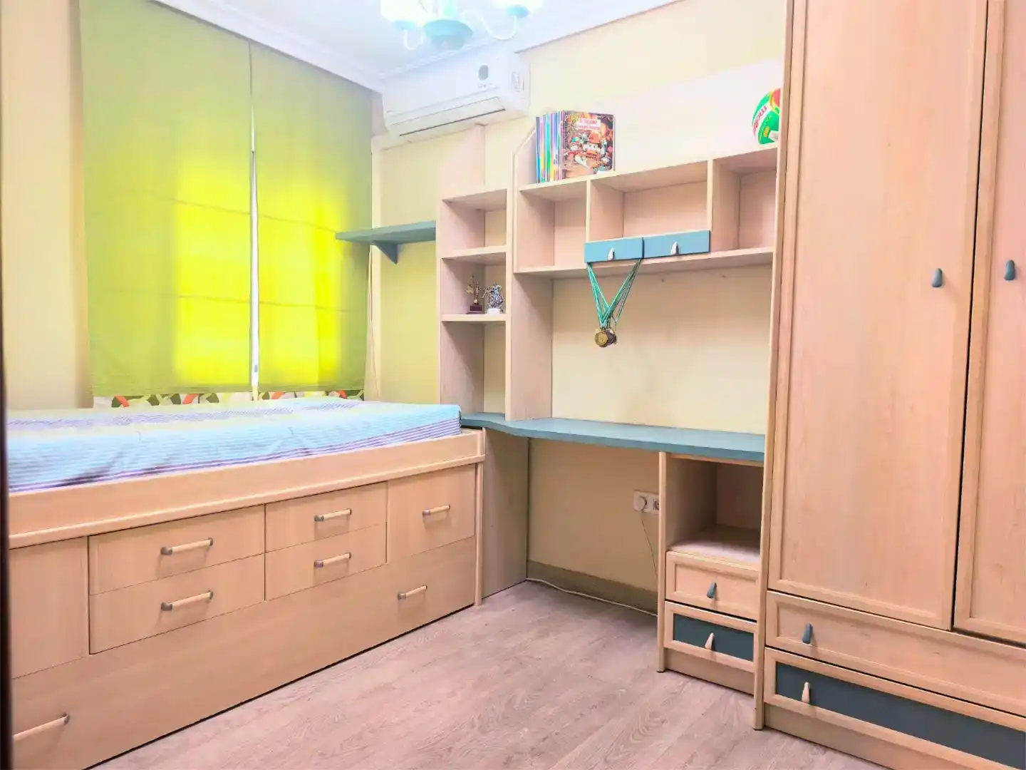 Schlafzimmer von Wohnung zum Verkauf in  Sevilla Capital mit Klimaanlage und Balkon