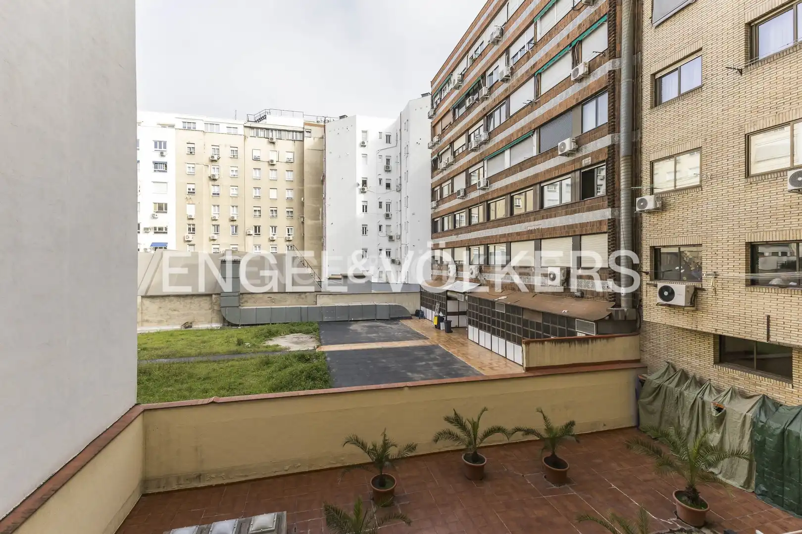 Außenansicht von Wohnung zur Miete in Madrid mit Klimaanlage, Heizung und Möbliert