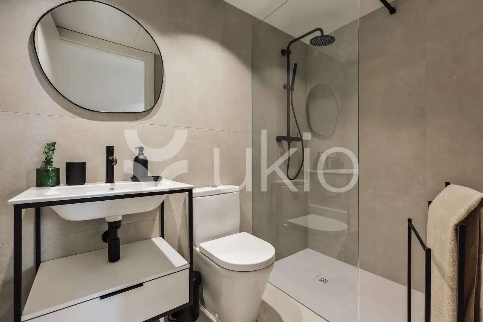 Badezimmer von Wohnungen zur Miete in Barcelona mit Klimaanlage, Heizung und Möbliert