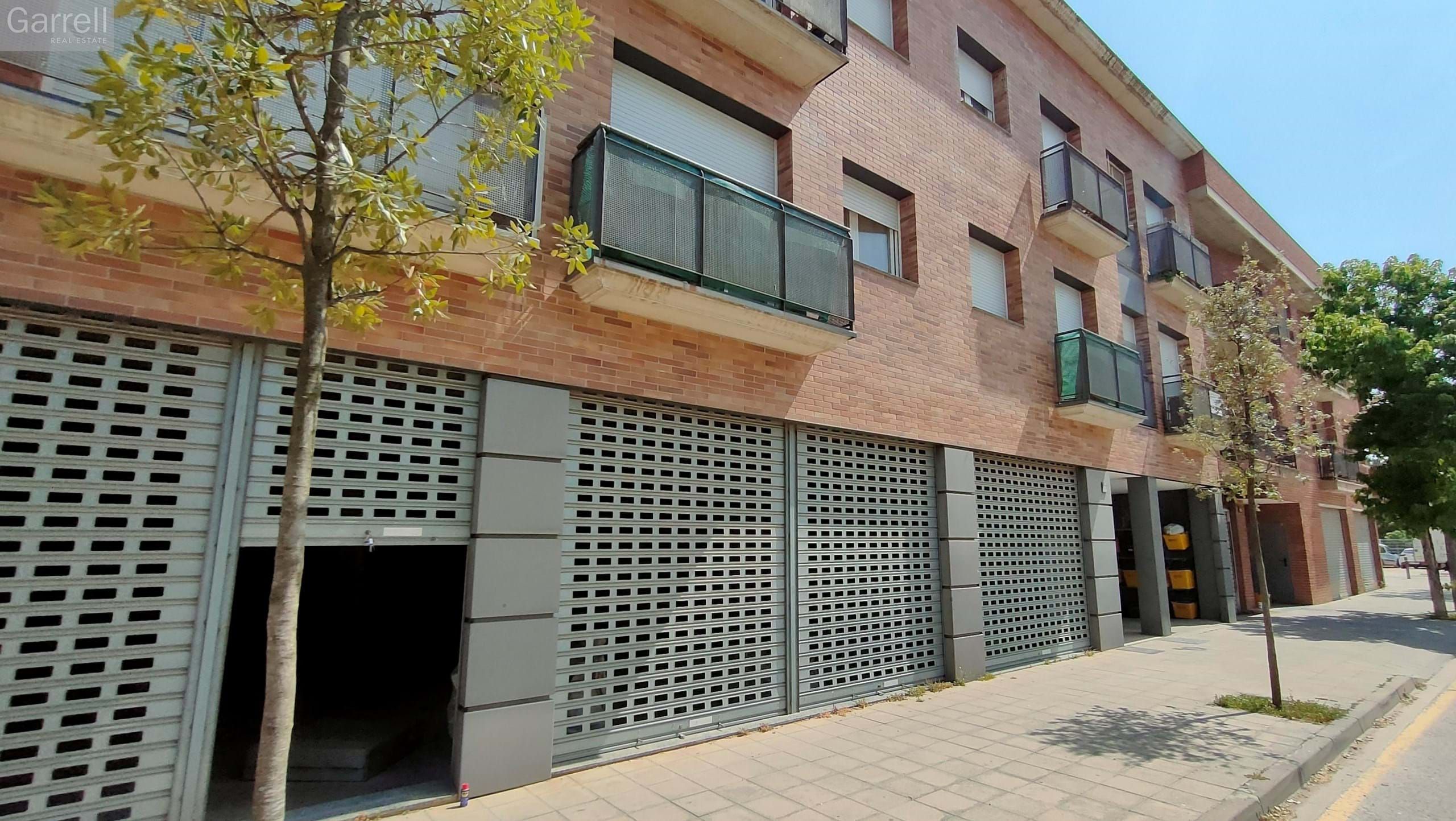 Vista exterior de Local en venta en Celrà