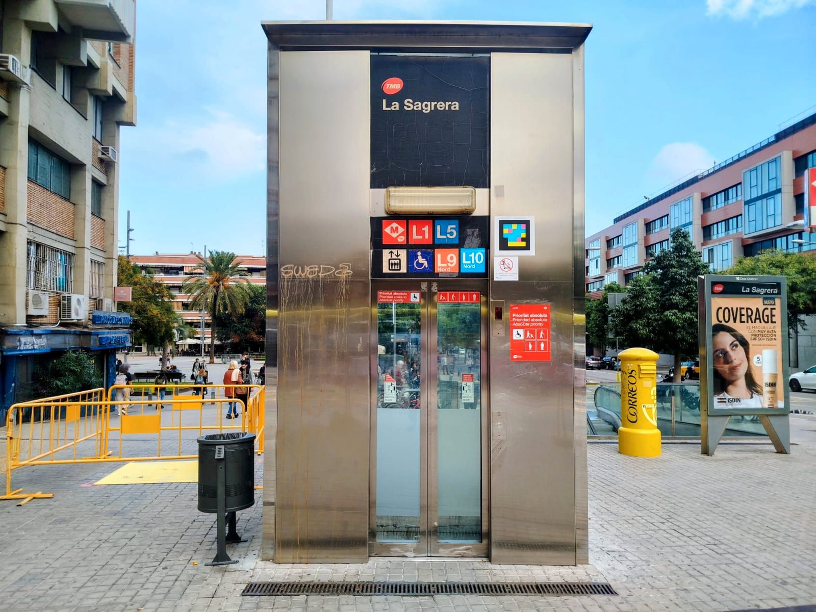Exterior view of Planta baja for sale in  Barcelona Capital  with Oven