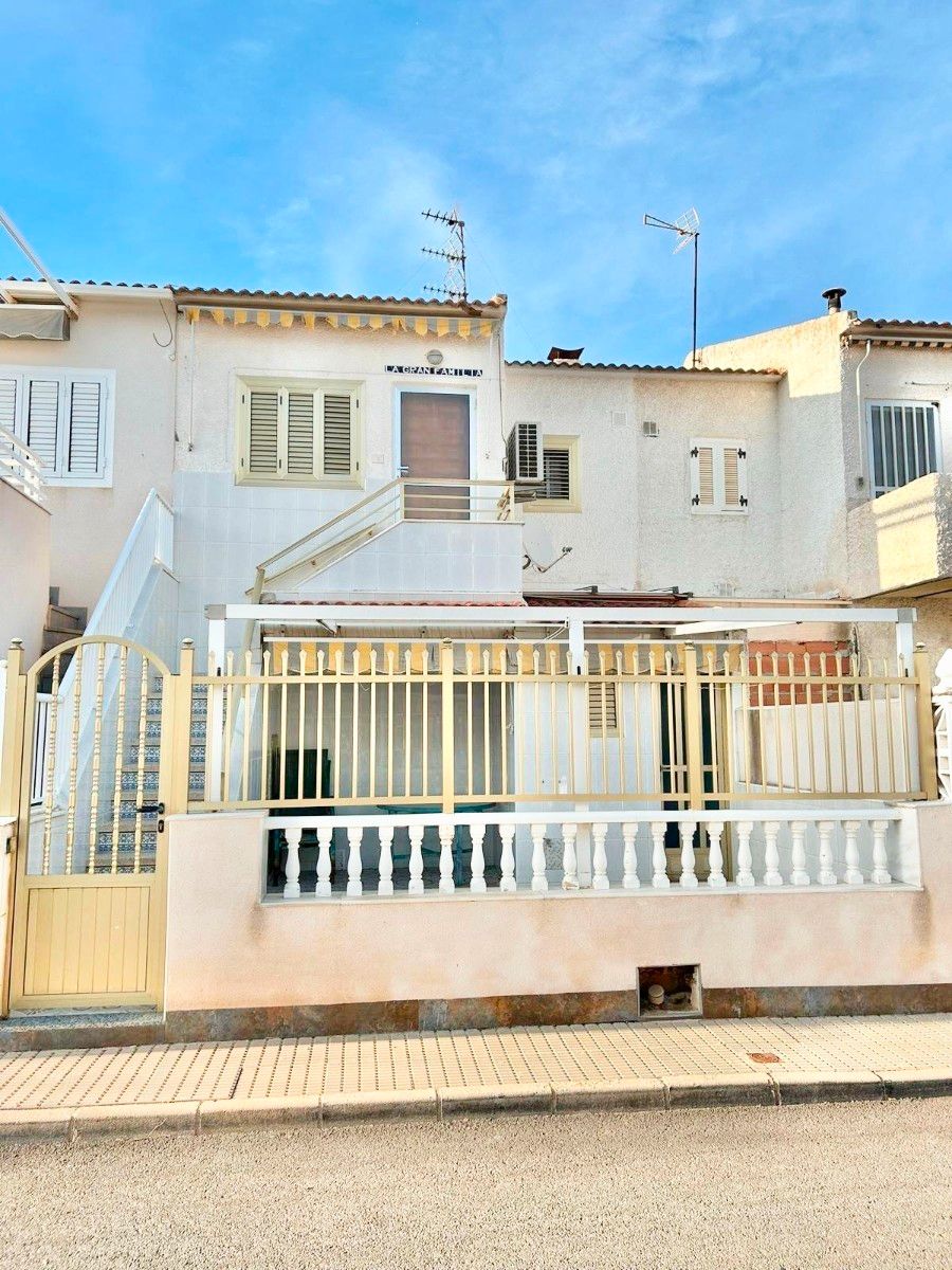 Vista exterior de Casa o chalet en venta en San Pedro del Pinatar con Jardín privado, Terraza y Lavadora