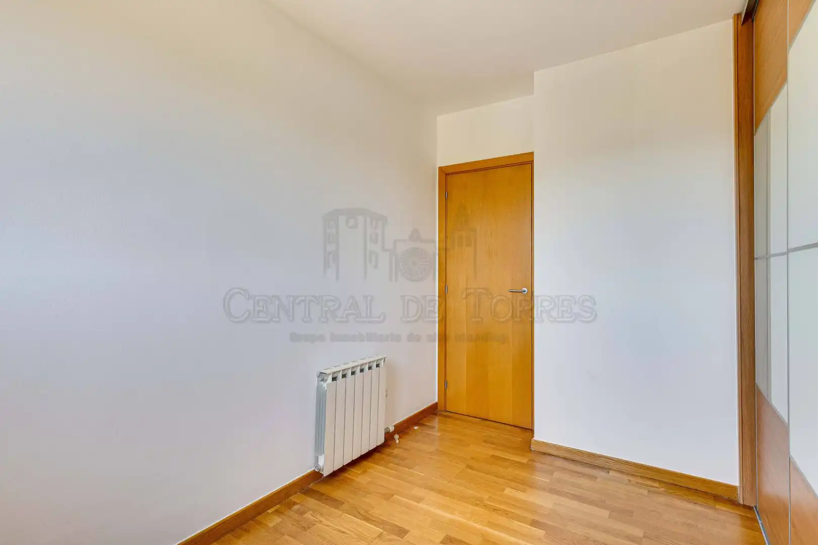 Bedroom of Flat for sale in Sant Cugat del Vallès  with Air Conditioner, Heating and Parquet flooring