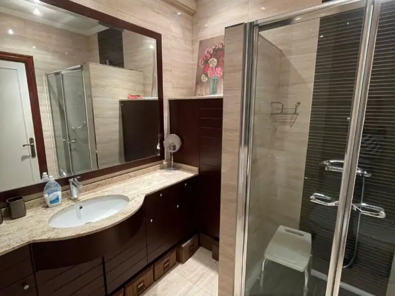 Baño de Piso en venta en Bilbao  con Terraza y Balcón