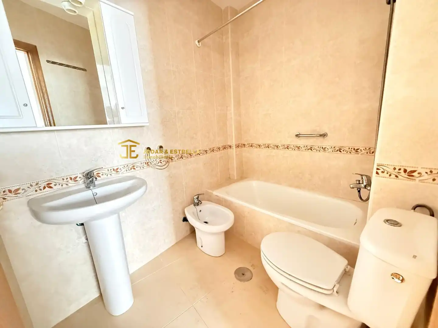 Badezimmer von Dachboden zum Verkauf in Lorca mit Klimaanlage und Terrasse