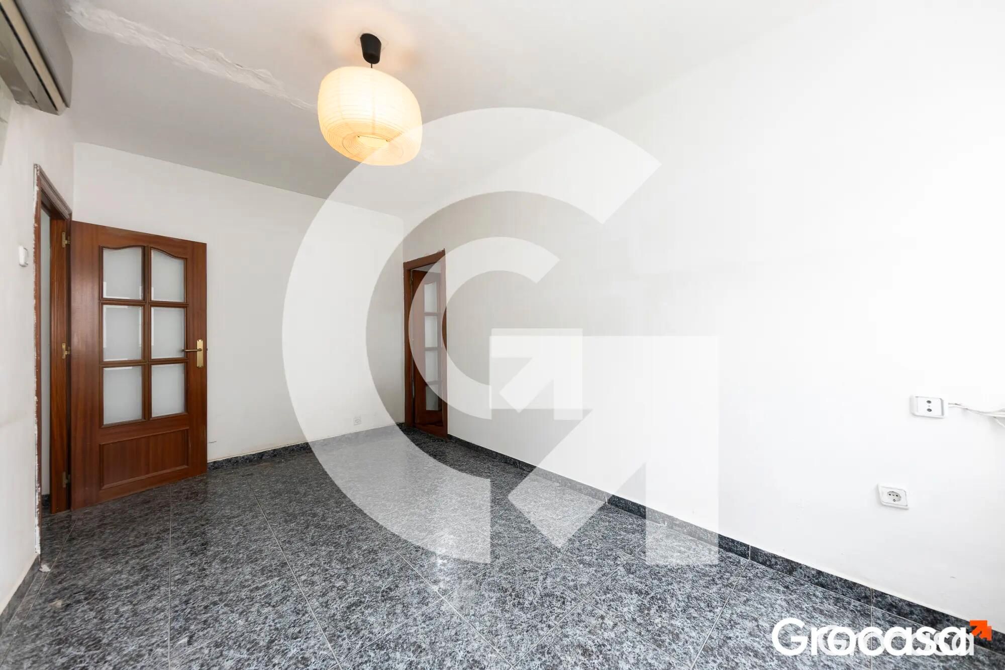 Sala d'estar de Pis en venda en Cornellà de Llobregat amb Aire condicionat, Calefacció i Forn