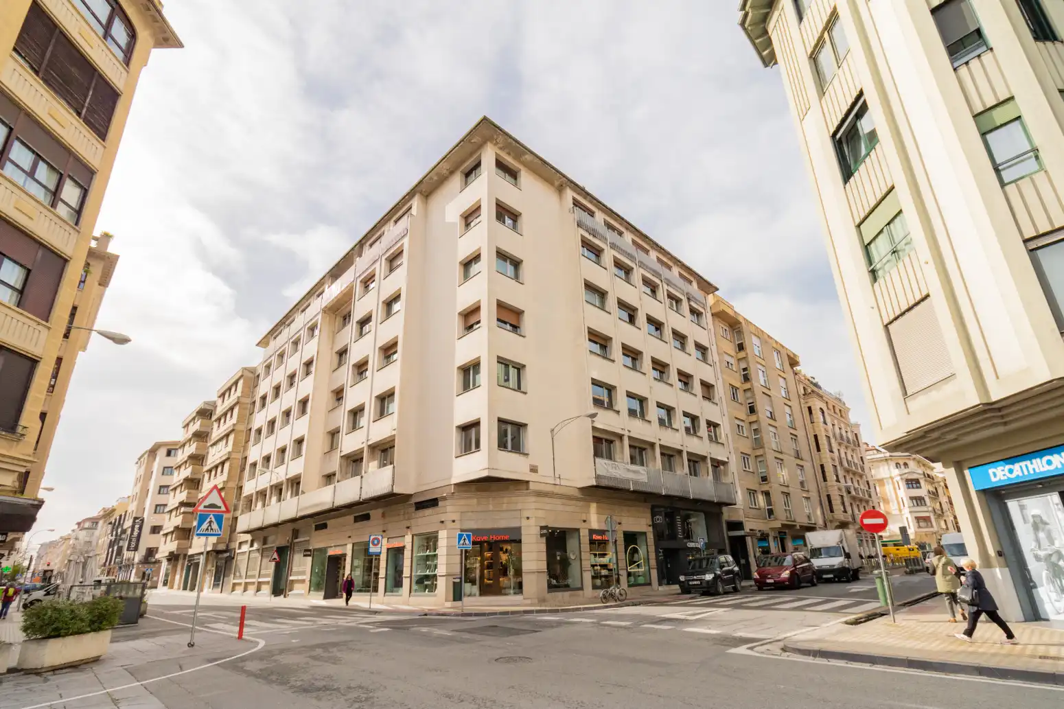 Exterior view of Office for rent in  Pamplona / Iruña
