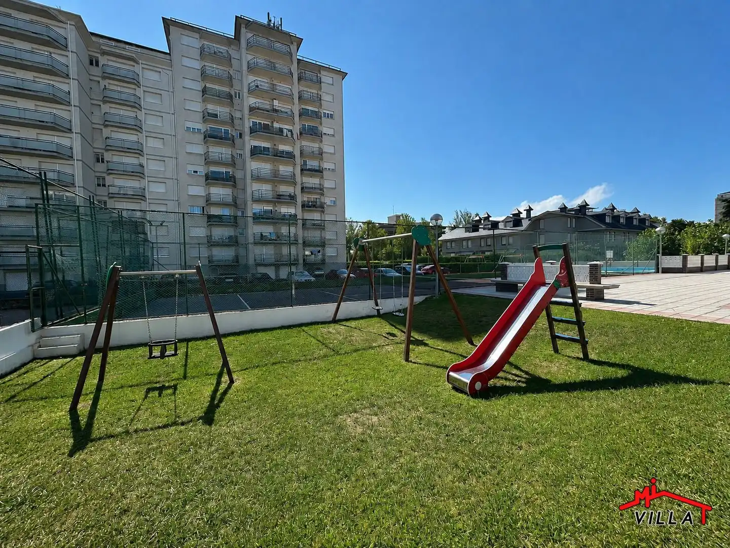 Parking de Piso en venta en Laredo con Calefacción y Terraza