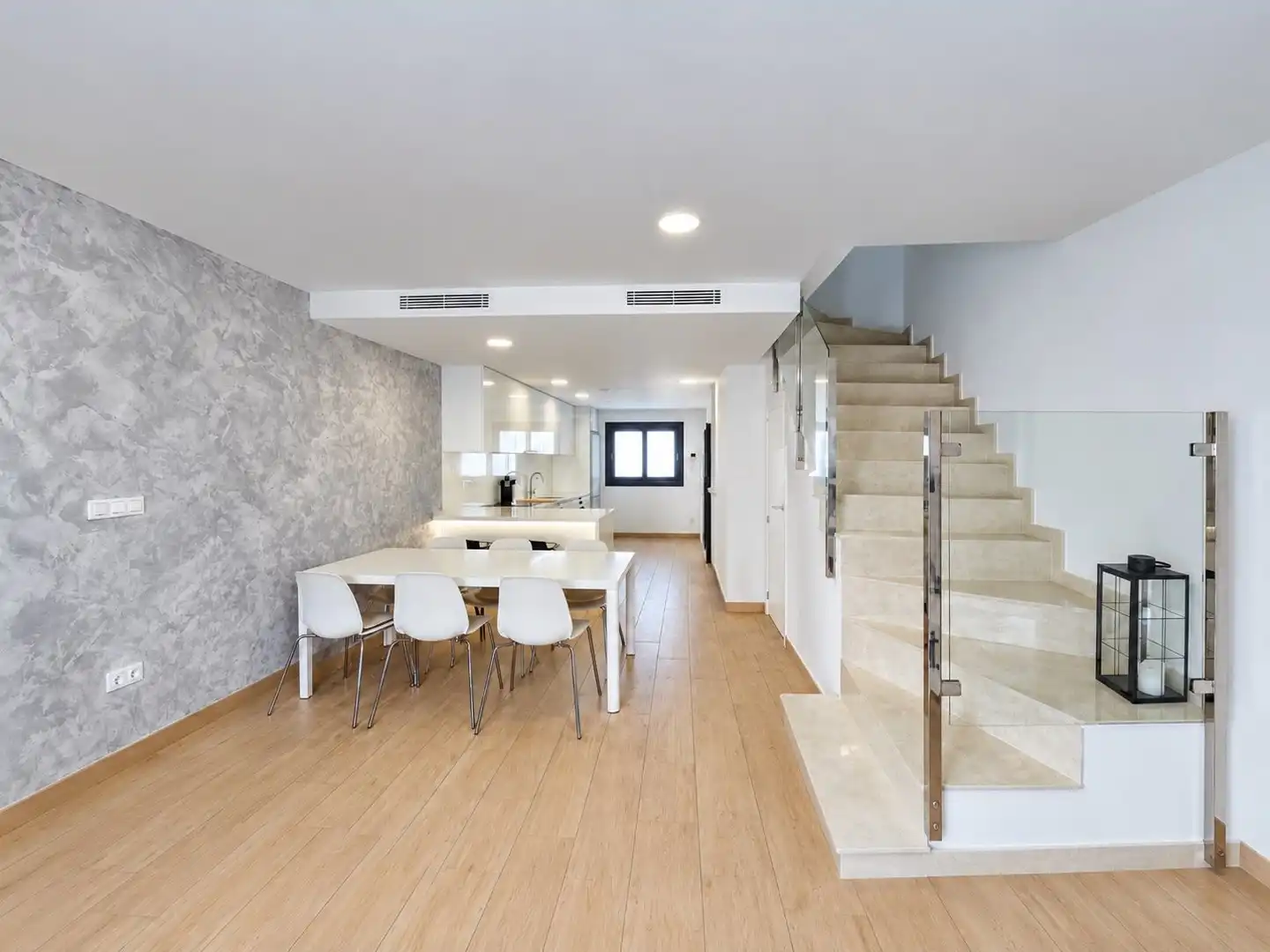 Haus oder Chalet zum Verkauf in Finestrat mit Klimaanlage, Privatgarten und Terrasse