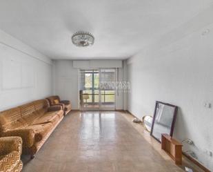 Sala d'estar de Pis en venda en  Madrid Capital amb Calefacció i Terrassa
