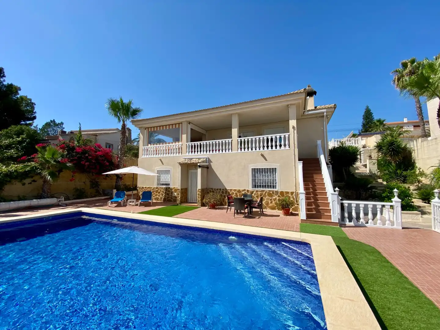 Casa amb terrassa en venda a Almoradí