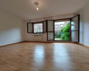 Living room of House or chalet for sale in  Logroño  with Heating, Private garden and Parquet flooring