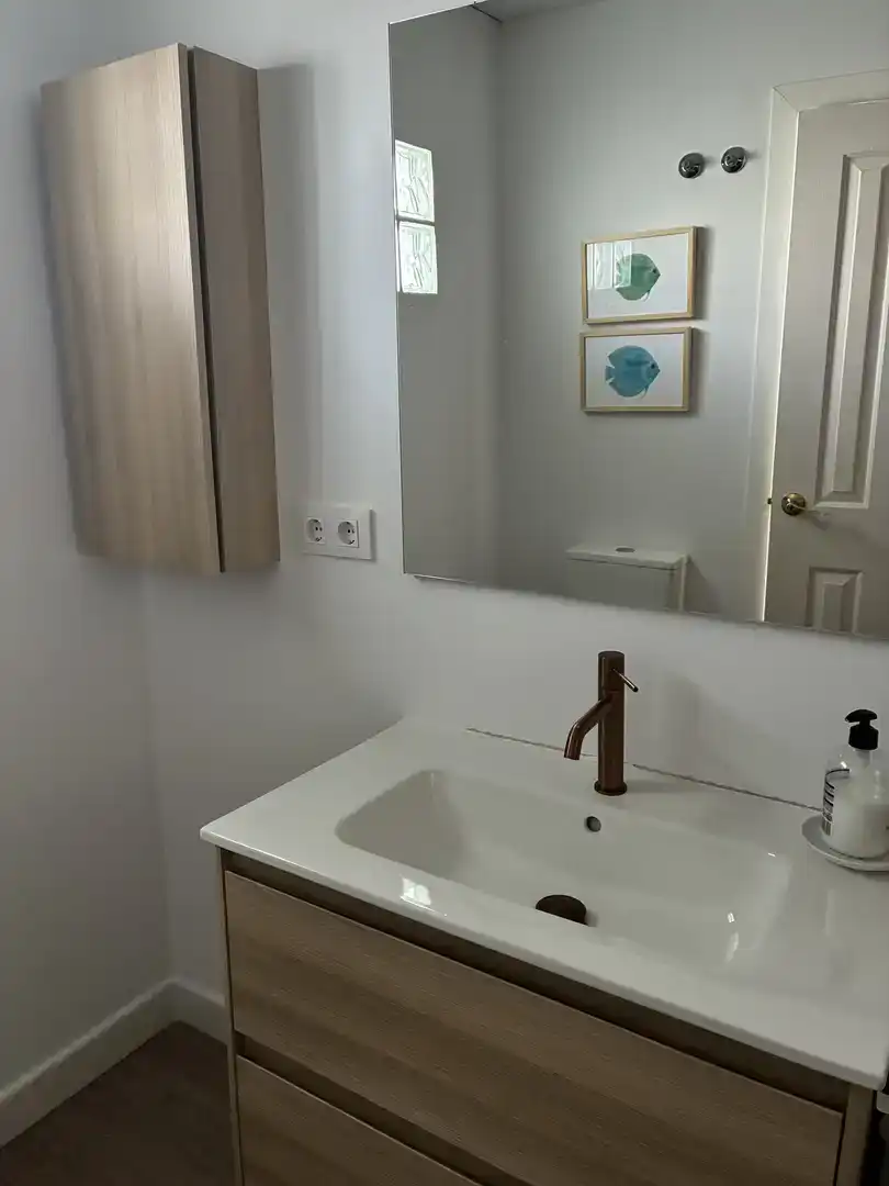 Baño de Dúplex de alquiler en Rota con Aire acondicionado, Jardín privado y Piscina